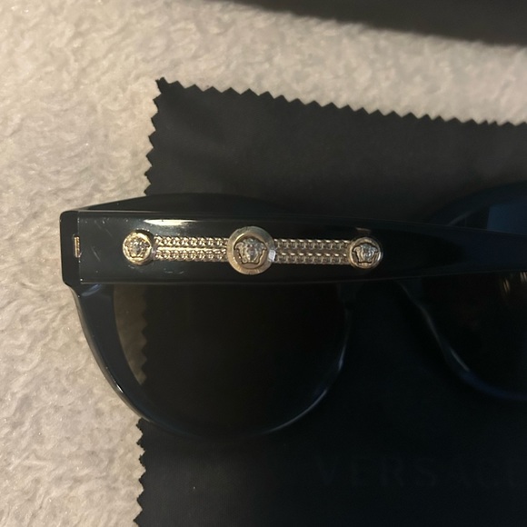 Versace Retro Cateye sunglasses! - Picture 9 of 9